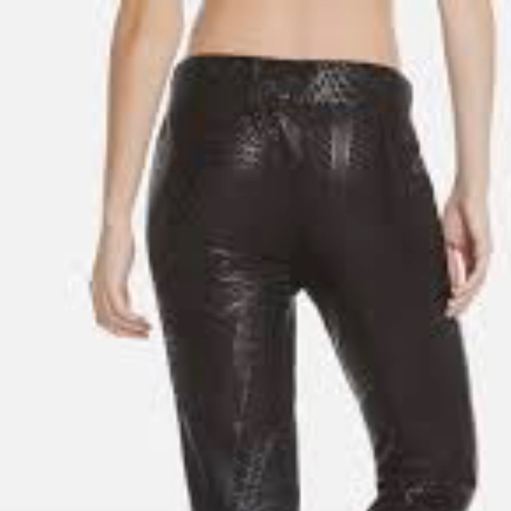 𝅺women's Fabletics Black Kimberley Sweatpant lll Tall Size XS.